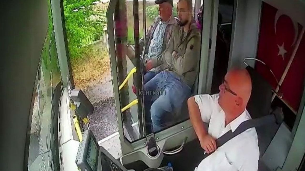 Düzce'de otobüs şoföründen duygulandıran davranış