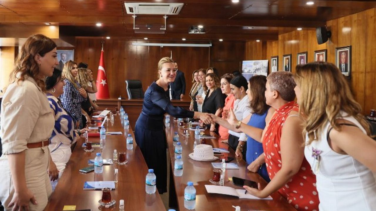 Rektör Hotar Azerbaycanlı iş kadınlarını ağırladı