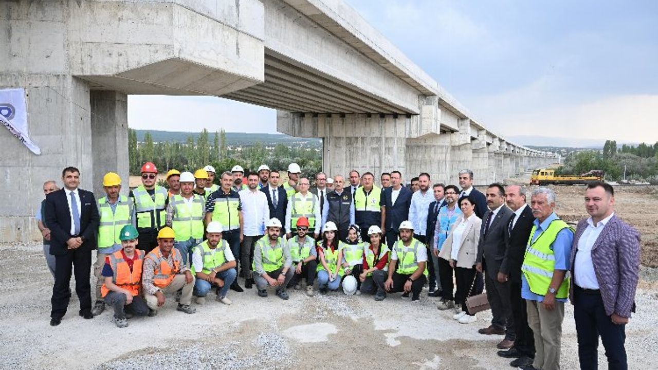 Ankara-İzmir hattı 2027'de 'hızlı' gelecek