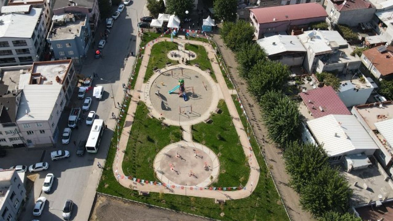 Bursa Yıldırım'da Ayçiçeği Parkı hizmete açıldı