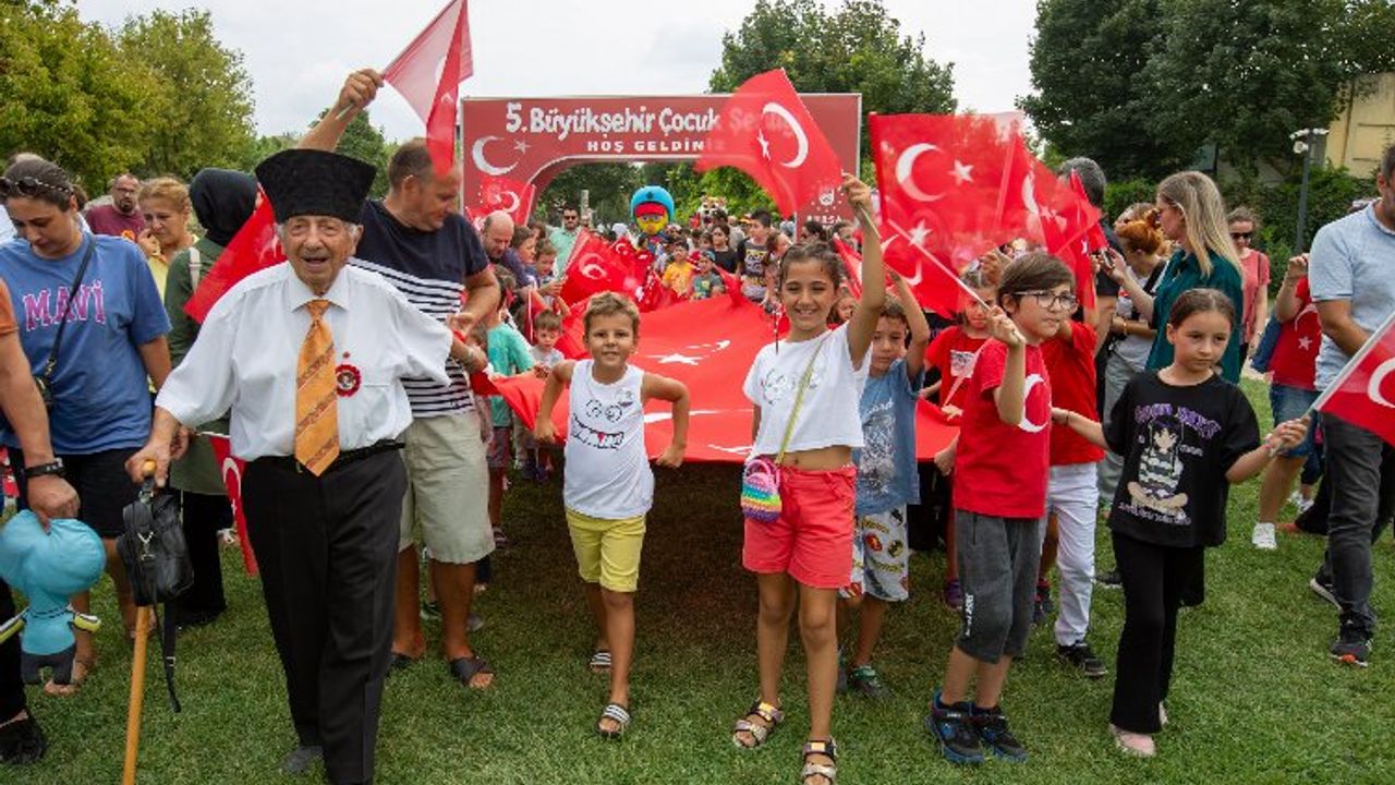 Bursa'da Çocuk Şenliği ile tatile veda edildi