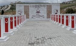 Bakan Tekin şehit öğretmenleri andı