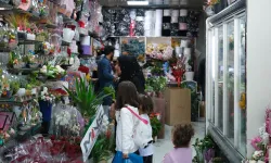 Van’da Anneler Günü’nde Çiçekçilerde Yoğun Mesai