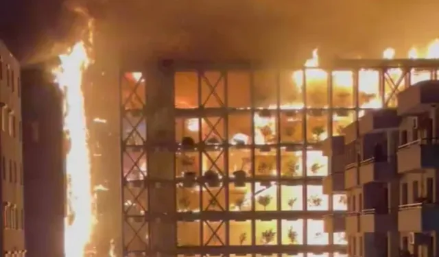 İzmir’de sitede büyük yangın!