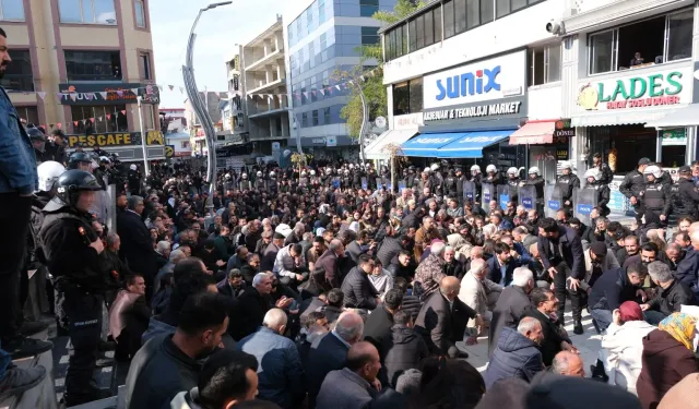 Van’da kayyum protestosu