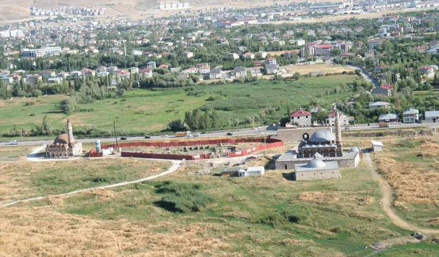 Van Kalesi Eteklerinde Yeni Bir Mahalle Kuruluyor