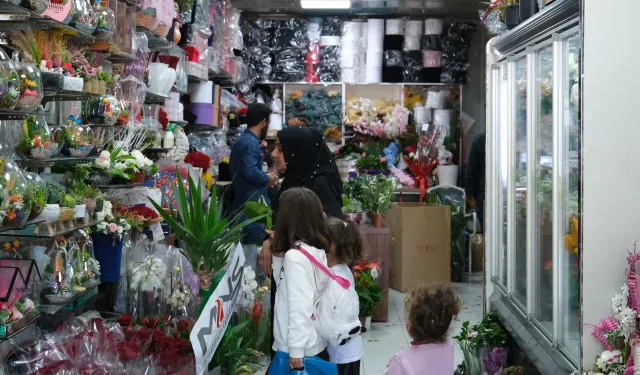 Van’da Anneler Günü’nde Çiçekçilerde Yoğun Mesai