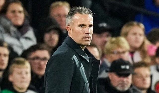 De Kuip’te Soğuk Duş: Feyenoord’da Robin van Persie Hedef Tahtasında!