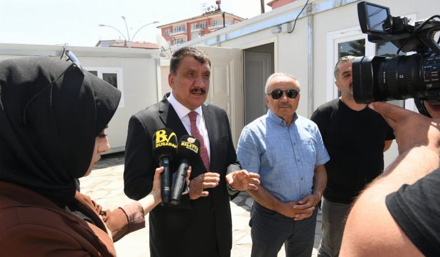 Başkan Gürkan, Malatya basınını 'konteyner kent'te ziyaret etti