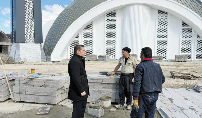 Tıbbiye Camii ibadete hazırlanıyor