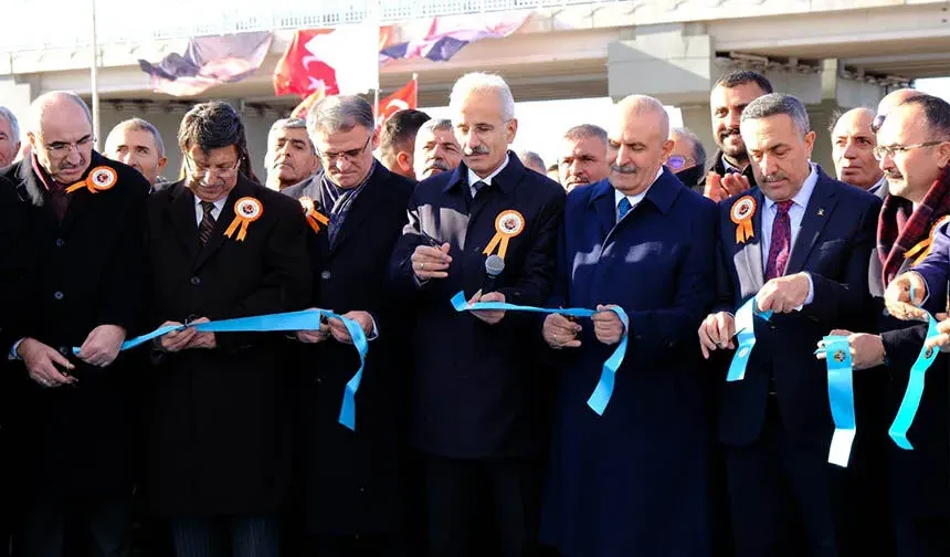 Van Ulaşımında Tarihi Dönüşüm: Çevre Yolu'nun 28 Kilometresi Hizmete Açıldı!